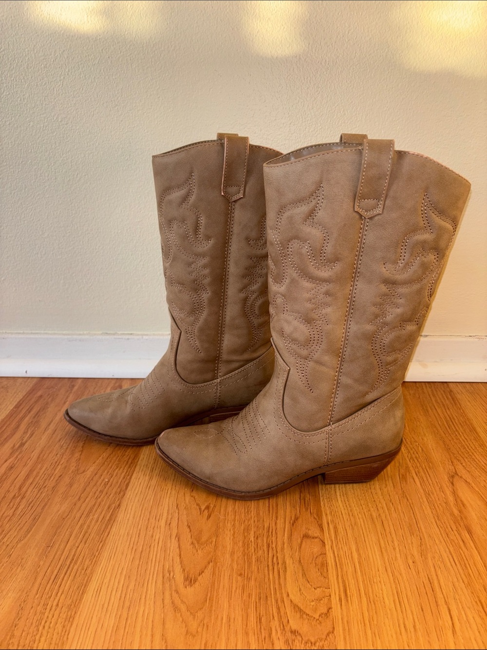 Tan Western Heeled Cowboy Boots - Picture 10 of 10